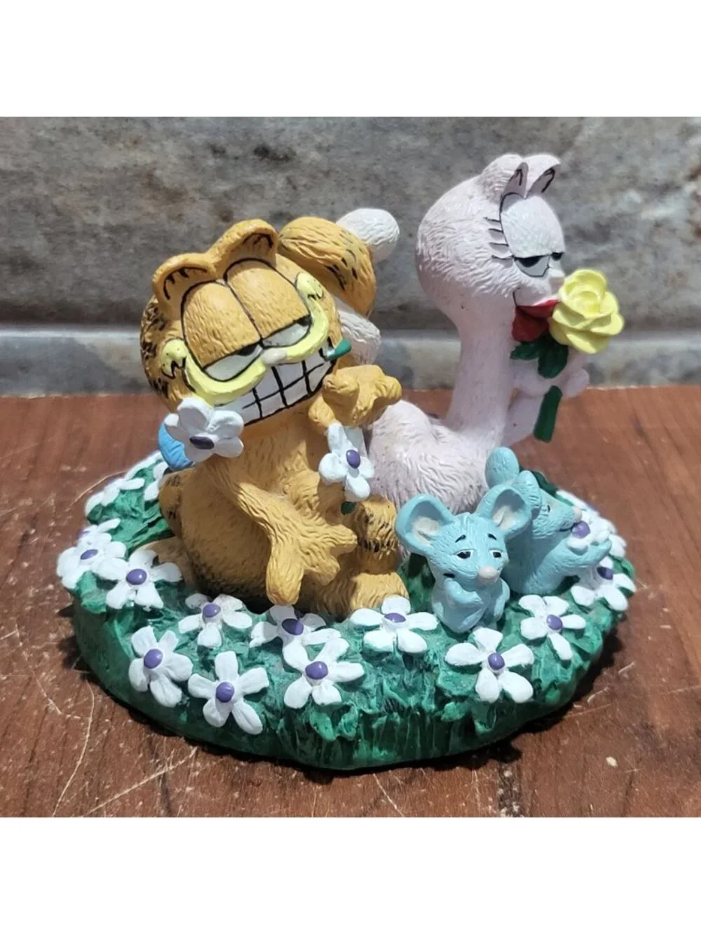 Danbury Mint Love in Bloom Garfield and Arlene Figurine 1993